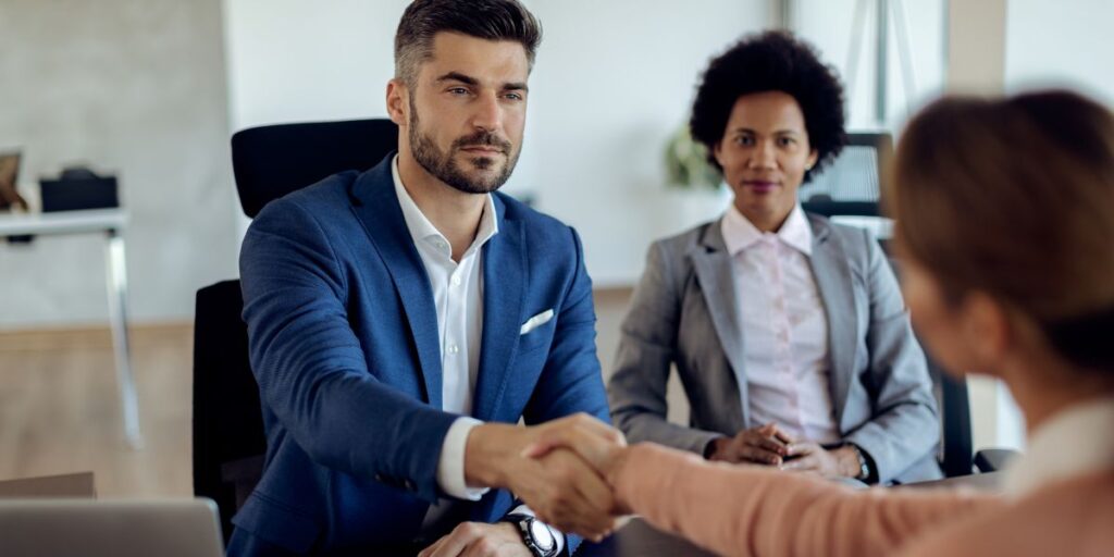 10 Dicas para Destacar o Currículo e Conseguir um Emprego